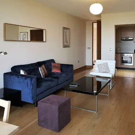 2 Bedroom Sunny Private Both Ensuite *