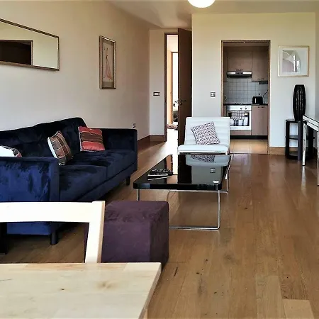 2 Bedroom Sunny Private Both Ensuite *